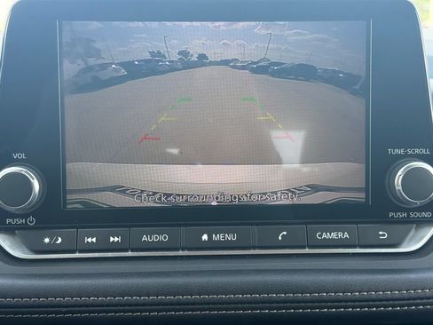 Used 2024 Nissan Rogue SV FWD image 15