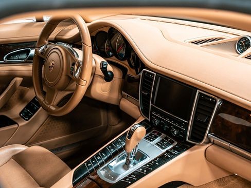 Used 2013 Porsche Panamera 4S image 21