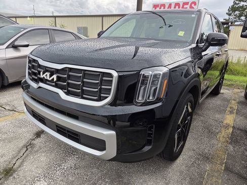 Used 2024 Kia Telluride S w/ S Sunroof Package FWD image 3