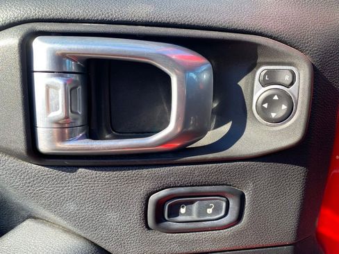 Used 2021 Jeep Wrangler Unlimited Rubicon image 12