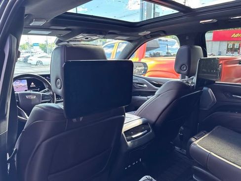 Used 2022 Cadillac Escalade ESV Sport Platinum w/ LPO, ONYX Package AWD/4WD image 18