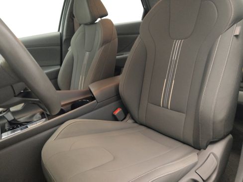 Used 2025 Hyundai Elantra SEL FWD image 17