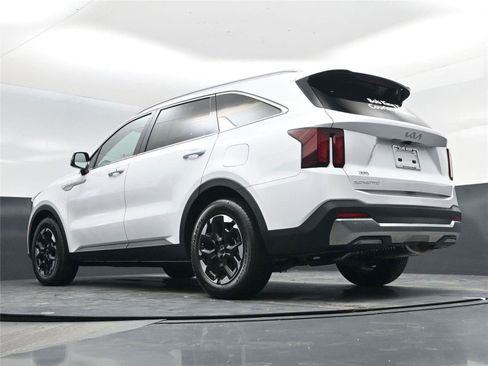 Used 2025 Kia Sorento S w/ Panoramic Sunroof Package image 14