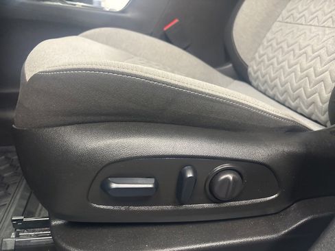 Used 2024 Chevrolet Equinox LT image 25