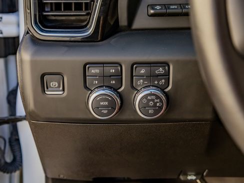 Used 2025 GMC Sierra 2500 Denali Ultimate image 22