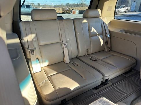 Used 2009 GMC Yukon Denali image 9