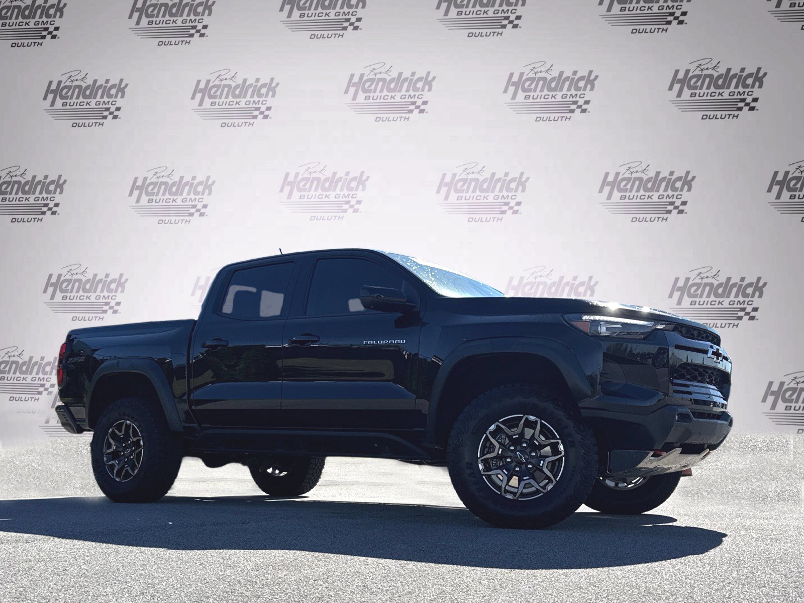 Used 2025 Chevrolet Colorado ZR2 w/ Technology Package AWD/4WD image 2