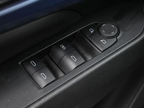 Used 2025 Chevrolet Equinox EV LT w/ Convenience Package image 22