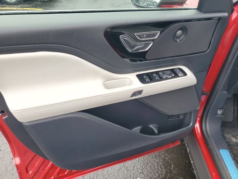 New 2026 Lincoln Aviator AWD image 8