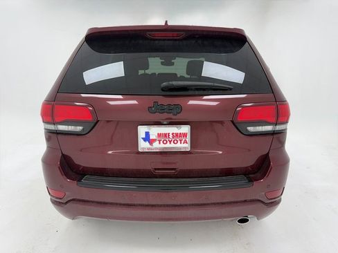 Used 2017 Jeep Grand Cherokee Altitude image 19