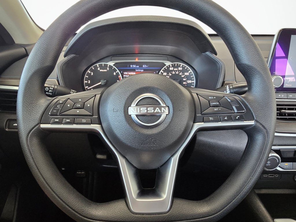 Used 2025 Nissan Altima 2.5 SV FWD image 21