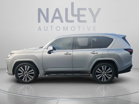 Used 2022 Lexus LX 600 4WD w/ Accessory Package (Z1) image 2