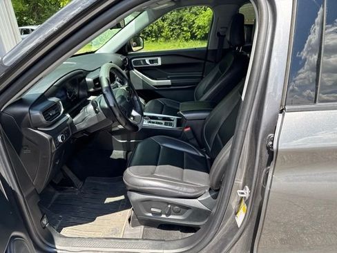 Used 2021 Ford Explorer XLT w/ Equipment Group 202A RWD image 12