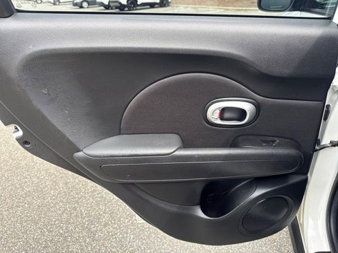 Used 2016 Kia Soul FWD image 30
