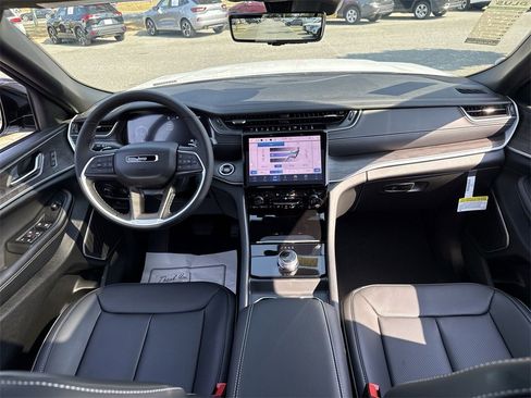 New 2025 Jeep Grand Cherokee L Limited w/ Luxury Tech Group II image 29