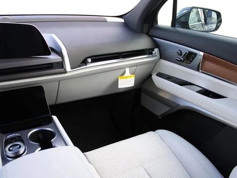 New 2026 Cadillac Vistiq Luxury image 40