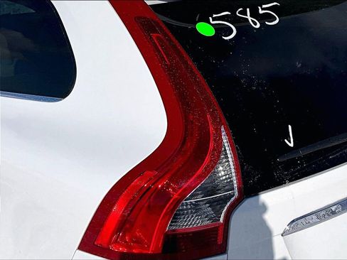 Used 2016 Volvo XC60 T6 w/ Climate Package image 28