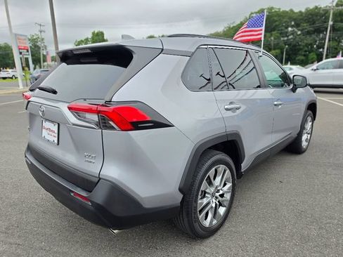 Used 2022 Toyota RAV4 XLE Premium AWD/4WD image 7
