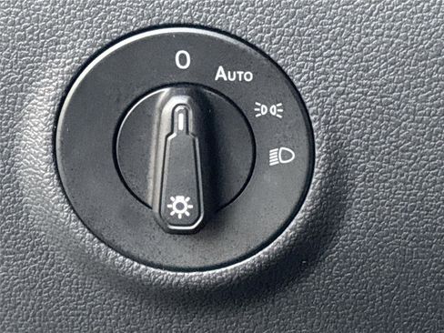 Used 2024 Volkswagen Taos SE image 11