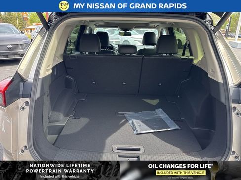 New 2026 Nissan Rogue Platinum AWD/4WD image 9