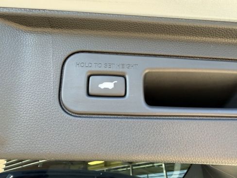 Used 2025 Honda Pilot Touring image 38