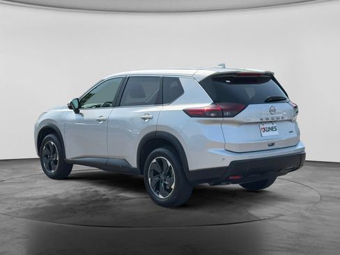 Used 2025 Nissan Rogue SV AWD/4WD image 7