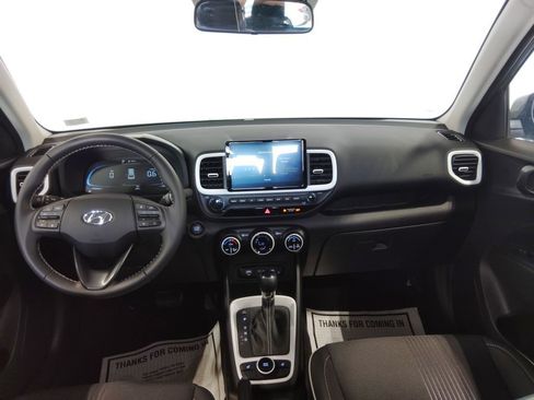 Used 2025 Hyundai Venue Limited image 37