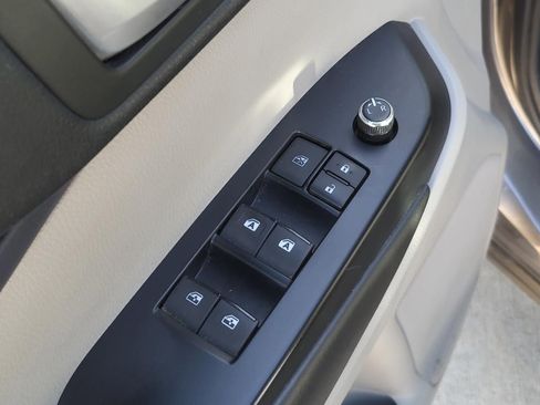 Used 2017 Toyota Highlander XLE image 25