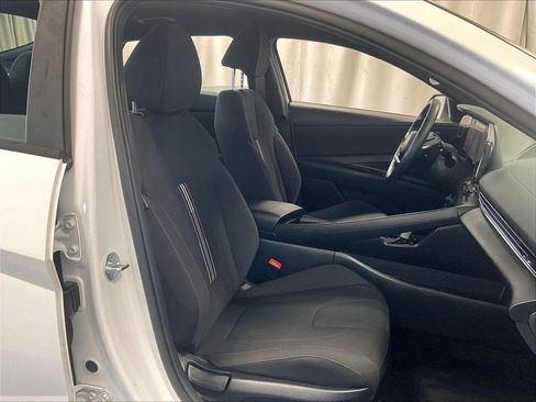 Certified 2025 Hyundai Elantra SEL FWD image 11
