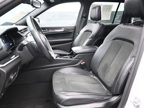 Used 2022 Jeep Grand Cherokee Altitude image 17