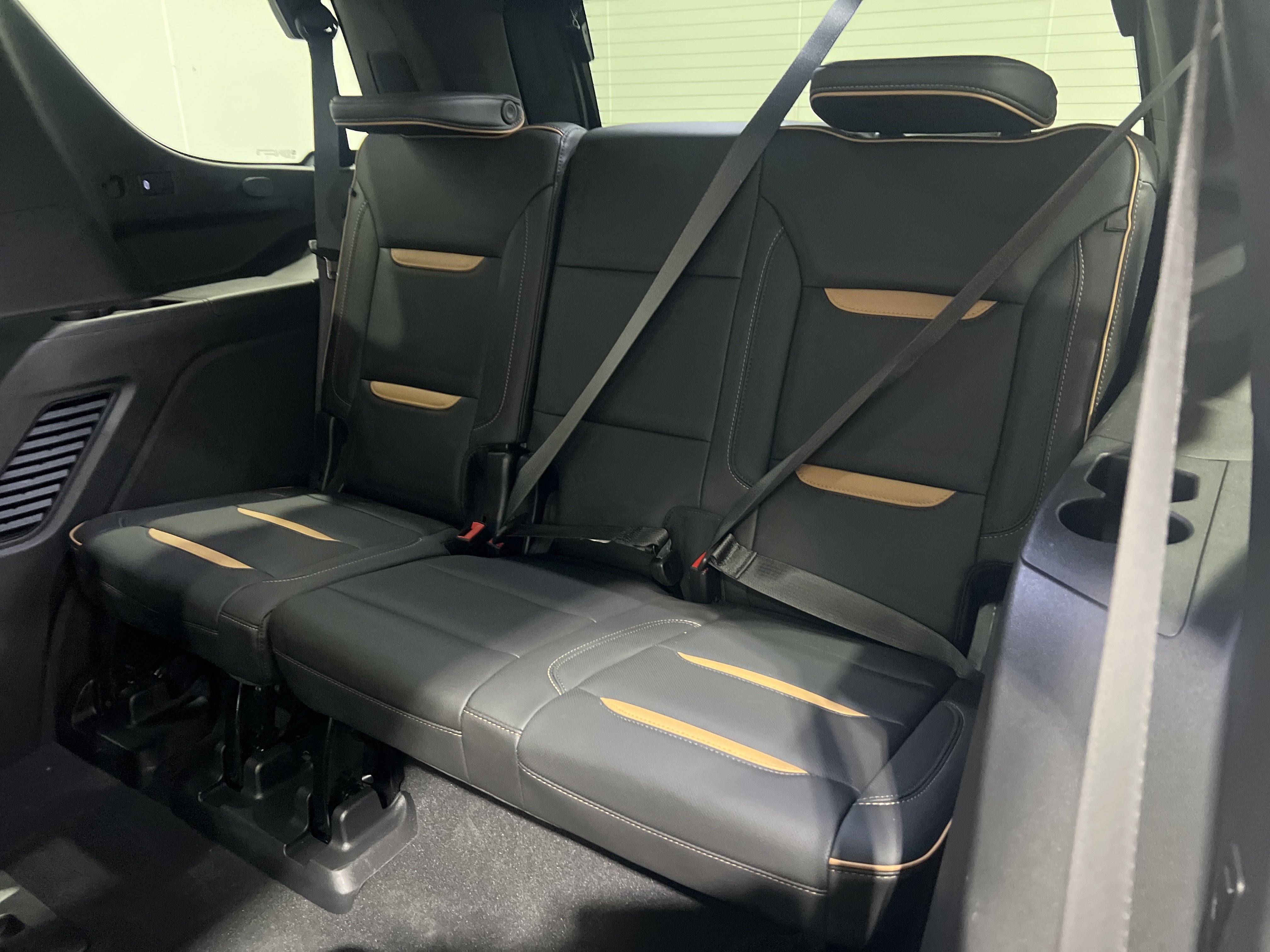 Used 2021 GMC Yukon AT4 w/ Technology Package AWD/4WD image 13