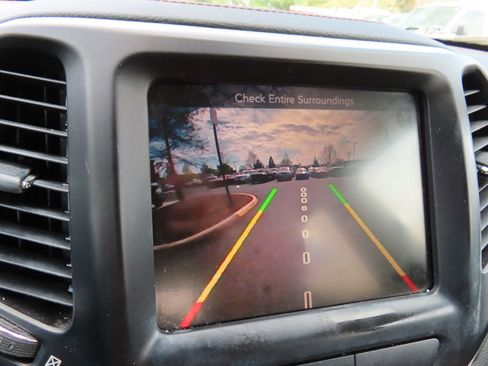 Used 2015 Jeep Cherokee Limited w/ Luxury Group image 21