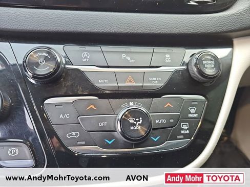 Used 2018 Chrysler Pacifica Touring-L Plus image 21