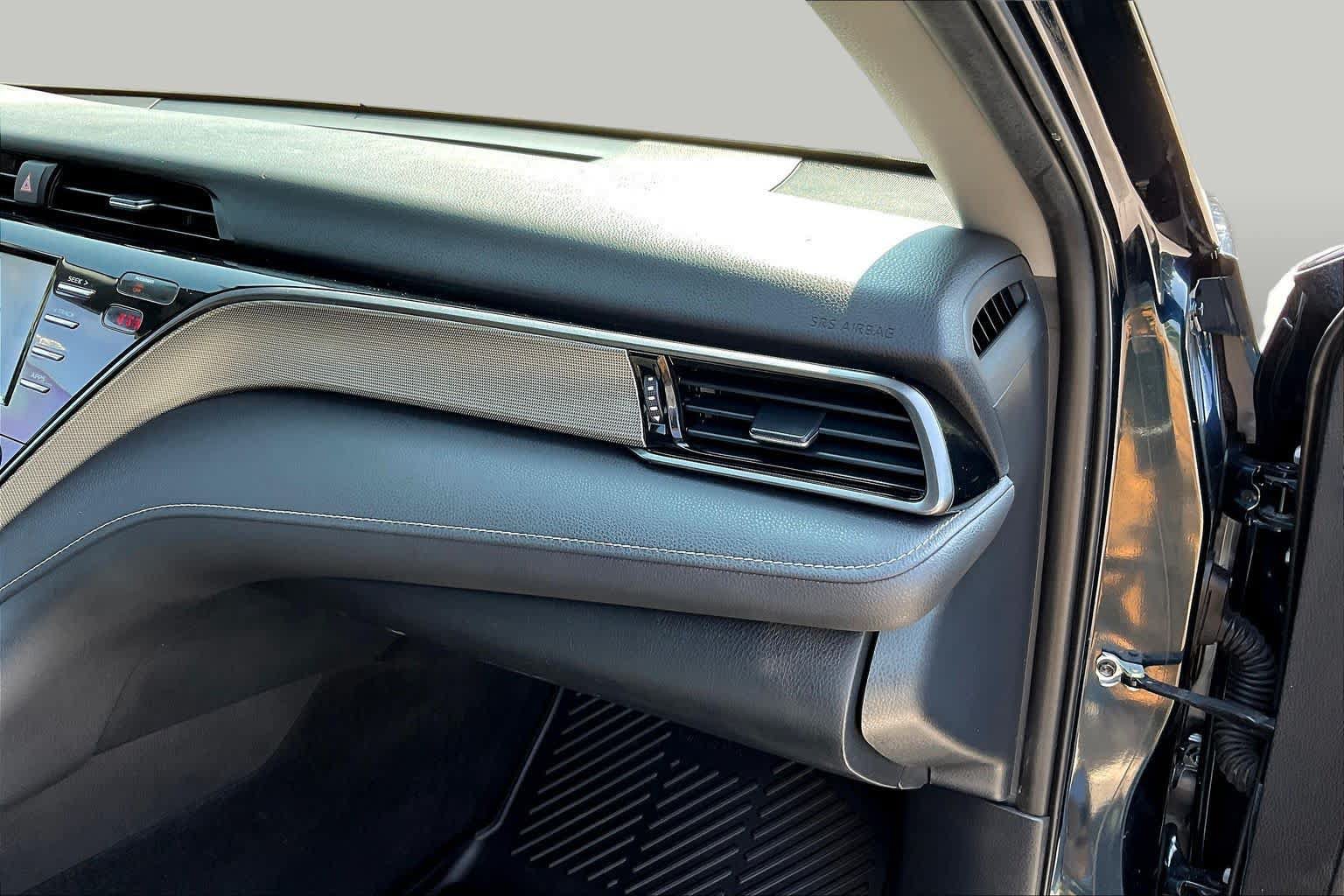 Used 2020 Toyota Camry SE FWD image 18