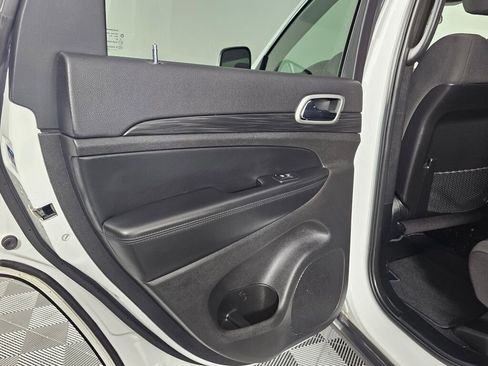 Used 2021 Jeep Grand Cherokee Laredo AWD/4WD image 30