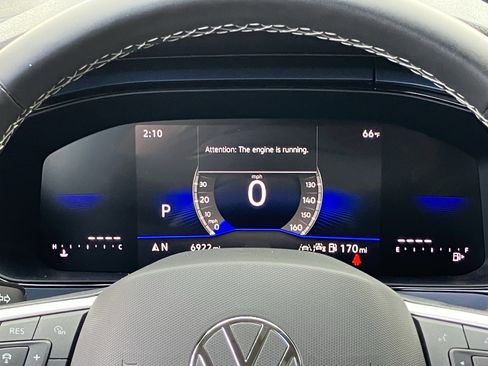 Used 2024 Volkswagen Taos SE image 23