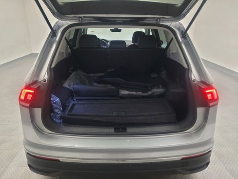 Used 2023 Volkswagen Tiguan SE FWD image 29