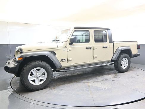 Used 2020 Jeep Gladiator Sport w/ Quick Order Package 24S image 2
