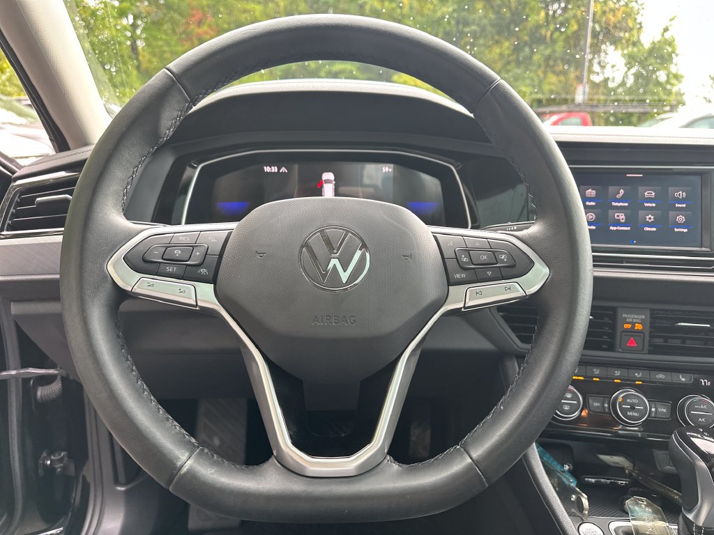 Certified 2024 Volkswagen Jetta SE w/ Panoramic Sunroof Package FWD image 13