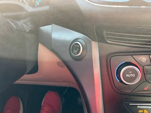 Used 2019 Ford Escape SE FWD image 14