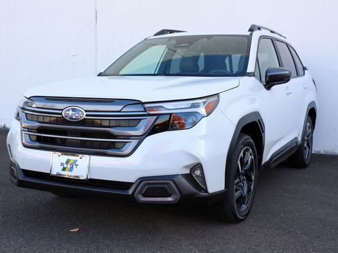 Used 2025 Subaru Forester Limited image 31