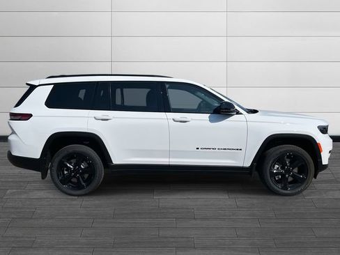 New 2025 Jeep Grand Cherokee L Altitude image 2