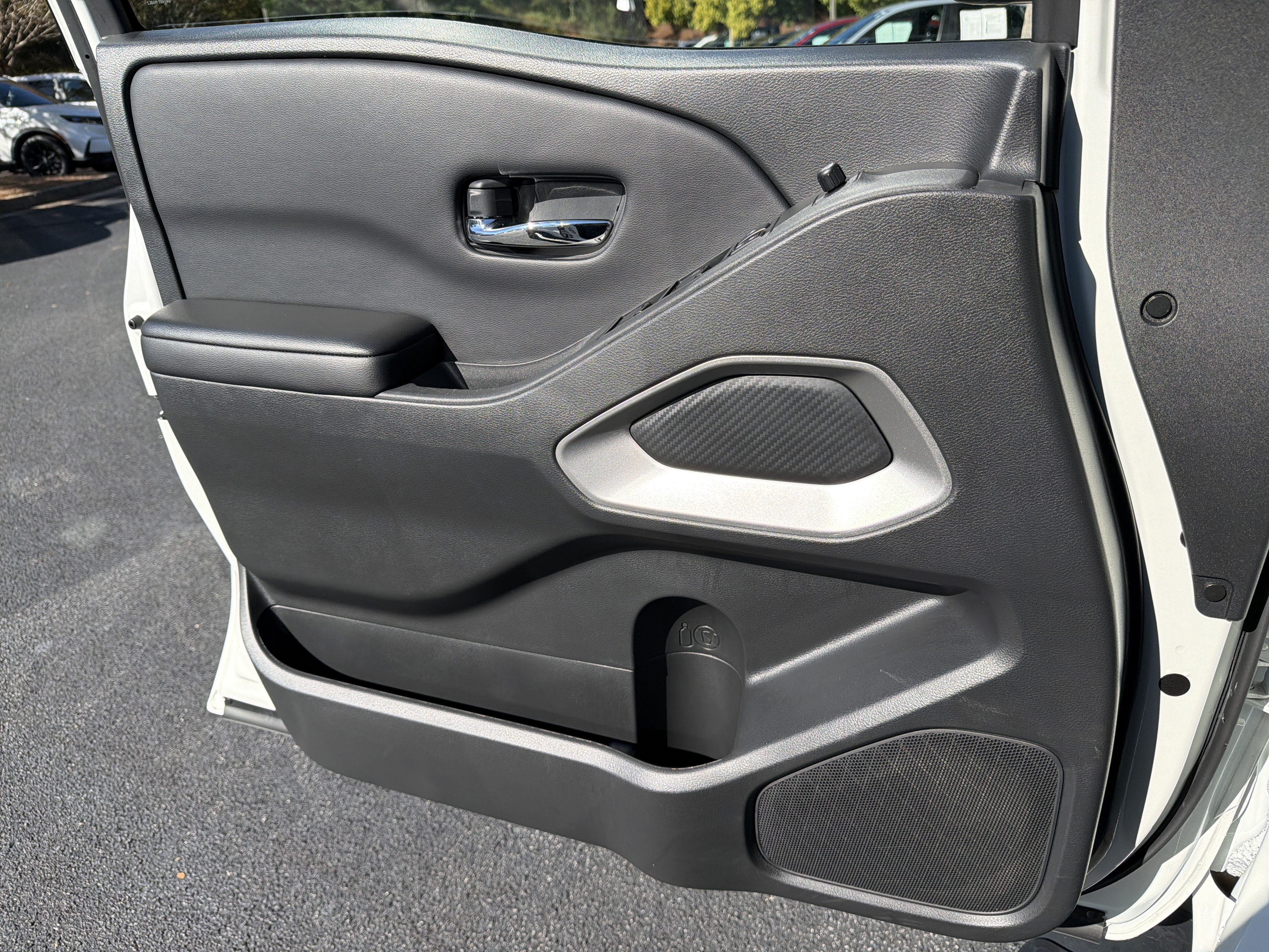 Used 2025 Nissan Frontier SV w/ SV Convenience Package RWD image 13