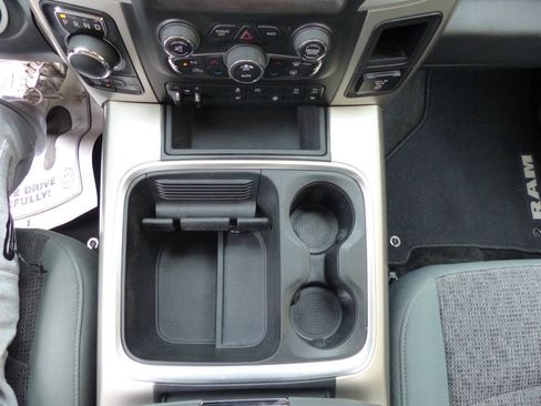 Used 2018 RAM 1500 Big Horn AWD/4WD image 38