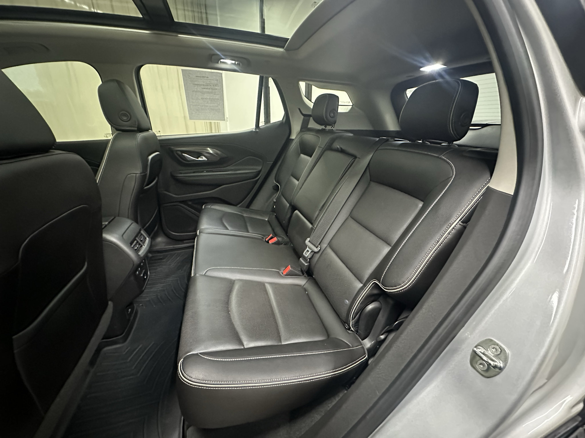 Used 2018 GMC Terrain Denali w/ Advanced Safety Package AWD/4WD image 18
