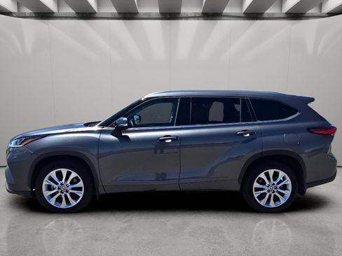 Used 2021 Toyota Highlander Limited AWD/4WD image 2