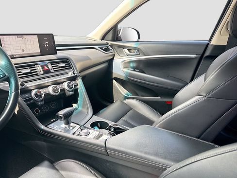 Used 2023 Genesis G70 2.0T RWD image 23