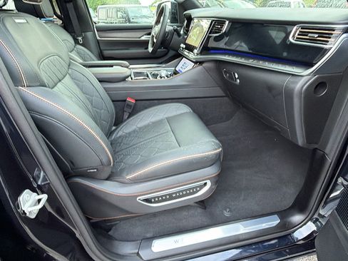Used 2025 Jeep Grand Wagoneer Series III w/ Rear Seat Video Group 1 AWD/4WD image 20