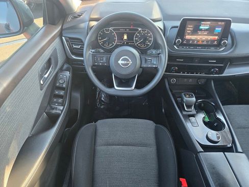 Used 2023 Nissan Rogue SV image 11