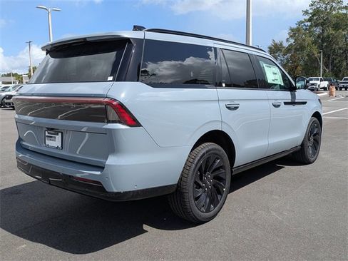 New 2025 Lincoln Navigator Reserve w/ Jet Appearance Package image 4